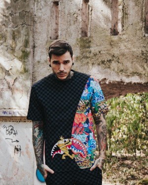 Black Sprayground Graffiti Astrocurtain Men's T Shirts | 385880602
