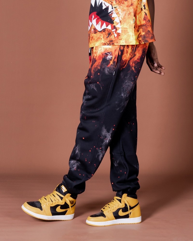 Black Sprayground Shark On Fire Men's Joggers | 306815871