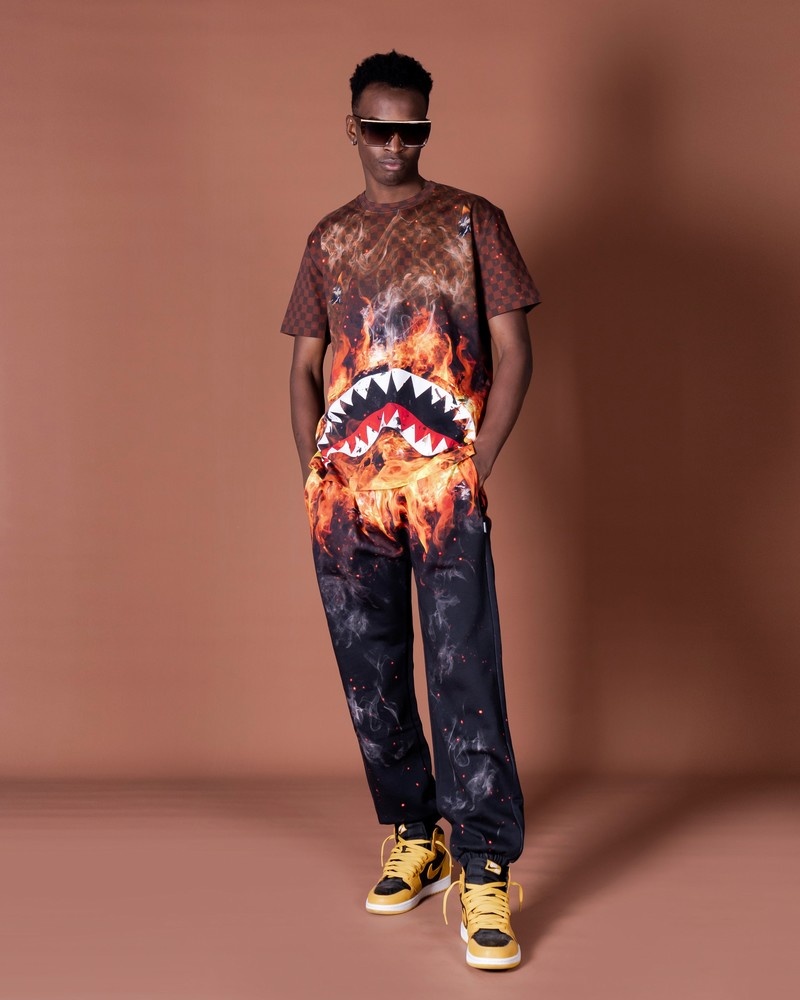 Black Sprayground Shark On Fire Men's Joggers | 306815871