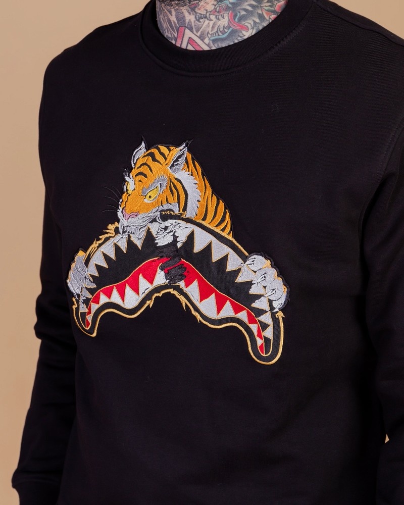 Black Sprayground Tiger Crew Men's Sweatshirts | 426003945