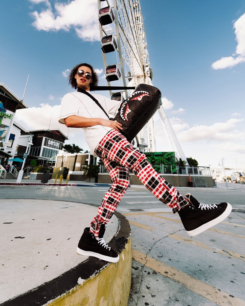 Black Sprayground Triple Decker Heir To The Throne Men's Duffle Bags | 121406210
